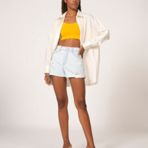 short jeans feminino mom cintura alta destroyed azul claro